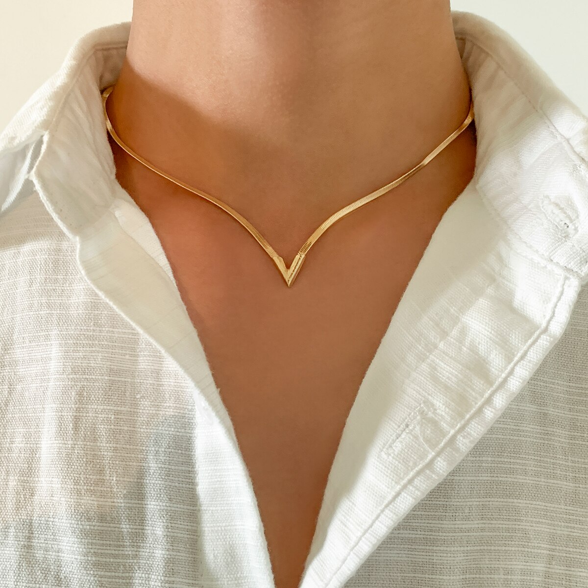 Vintage Simple Flat Snake Clavicle Chain Necklace for Male Creative V Shape Pendant Choker Jewelry Accessories Steampunk Men New pen gpt