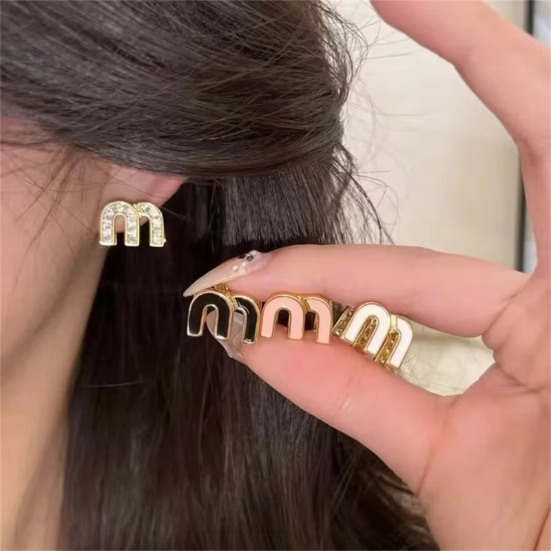 Two-letter M-shaped female stud earrings, stainless steel, delicate and cute small earrings, jewelry gifts, pink, black, white,