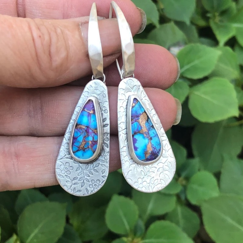 Bohemian Vintage Green Stone Hook Earrings for Women Creative Silver Color Metal Hand Carved Pattern Drop Earrings Jewelry s