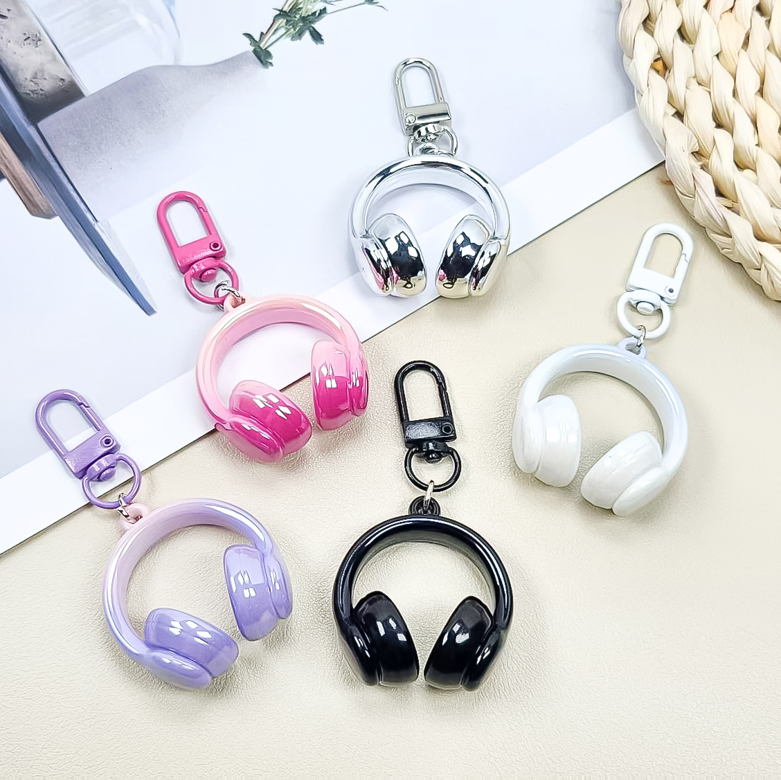 3D Earphone Charm Cute Creative Mobile Phone Chain Keychain Backpack Hanging Decoration Earphone Pendant Gift pen gpt