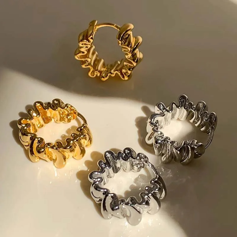 Vintage Metal Irregular Wavy Pleated Hoop Earrings For Women 2026 New Trendy Design Geometric Temperament Earrings Jewelry