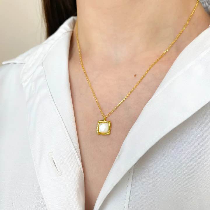 Sparkle roniya stainless steel square necklace