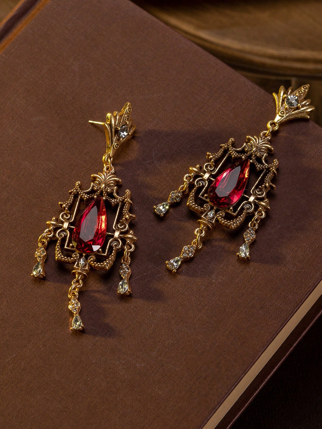 1 Pair of Vintage Red Teardrop-Shaped Rhinestone Inlaid Retro Gorgeous Earrings Suitable for Women's Daily Wear, , and Dance Party Accessories