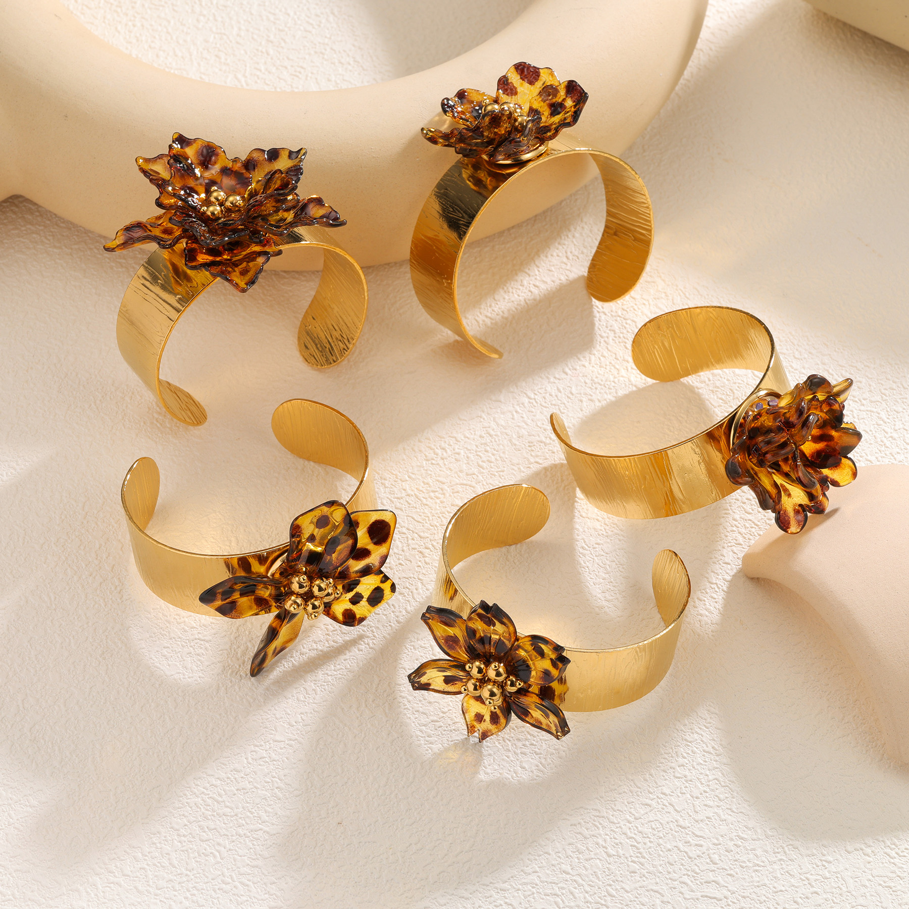 Kissmoon Artistic Retro Multi-petal Flower Leopard Print Bracelet Stainless Steel gold Color for Women Party Jewelry