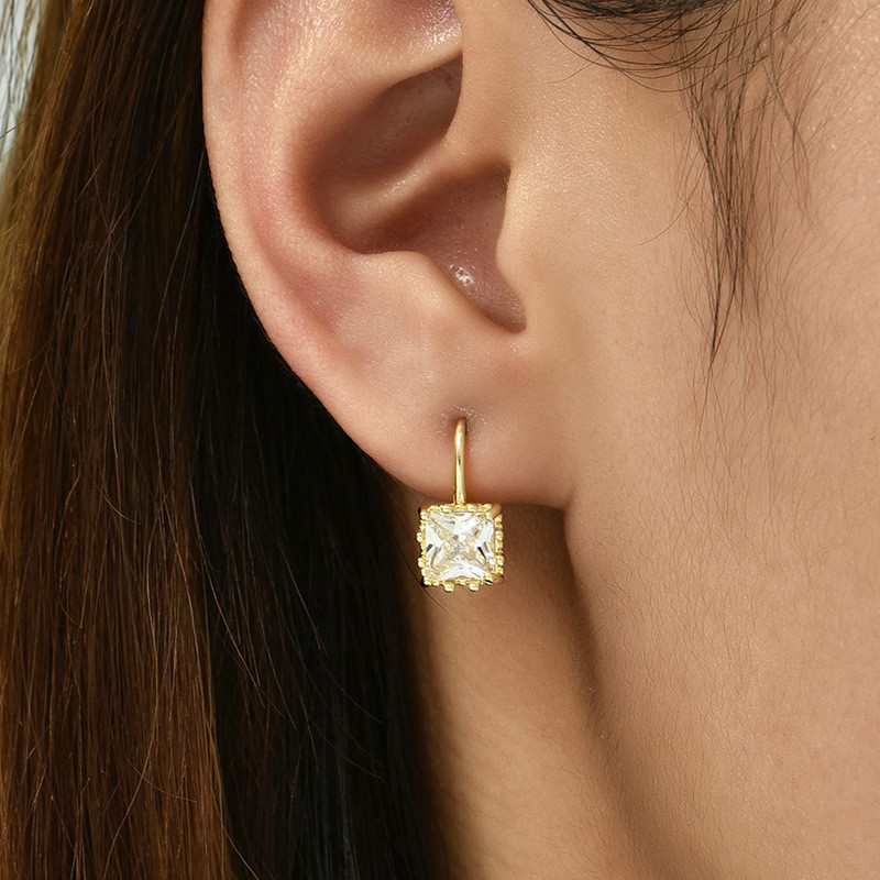 Fashion Korean Simple Elegant Black Square Crystal Stone Earrings for Woman Gold Plated Metal Hook Earring Girl Jewelry s