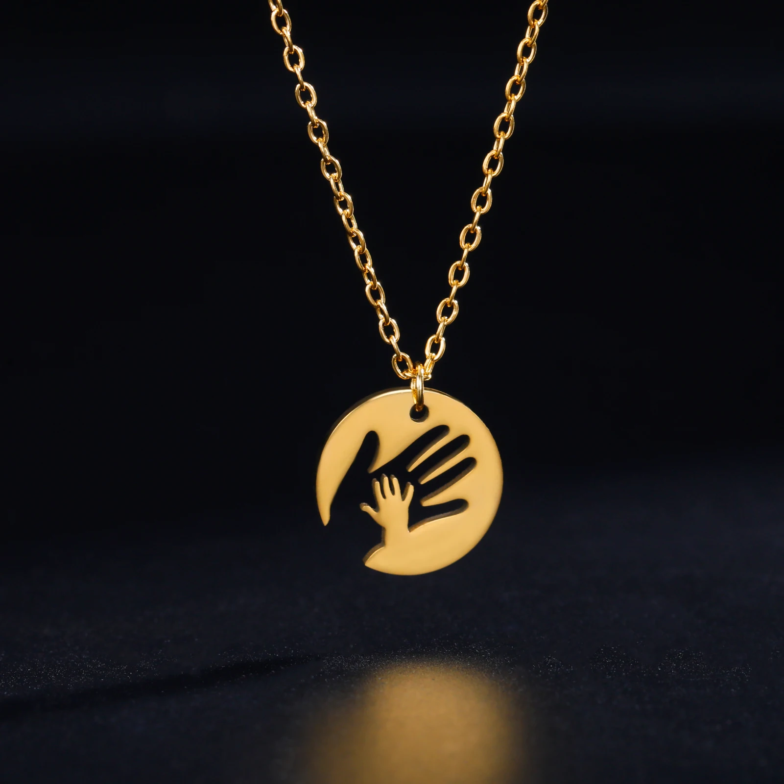 Skyrim Palm Pendant Necklace Family Mom Gift Men and Women Stainless Steel Pendant Jewelry Fashion Trend pen gpt