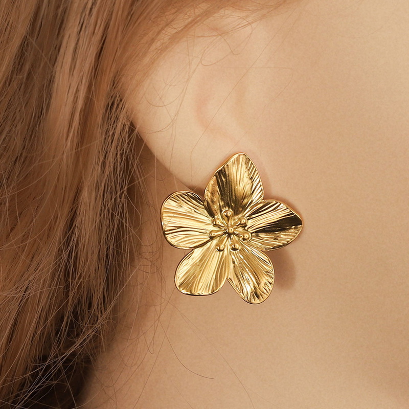 New Trendy Metal Petal Stud Earrings for Women Gold Plated Simple Flower Earring Party Wedding Banquet Statement Jewelry