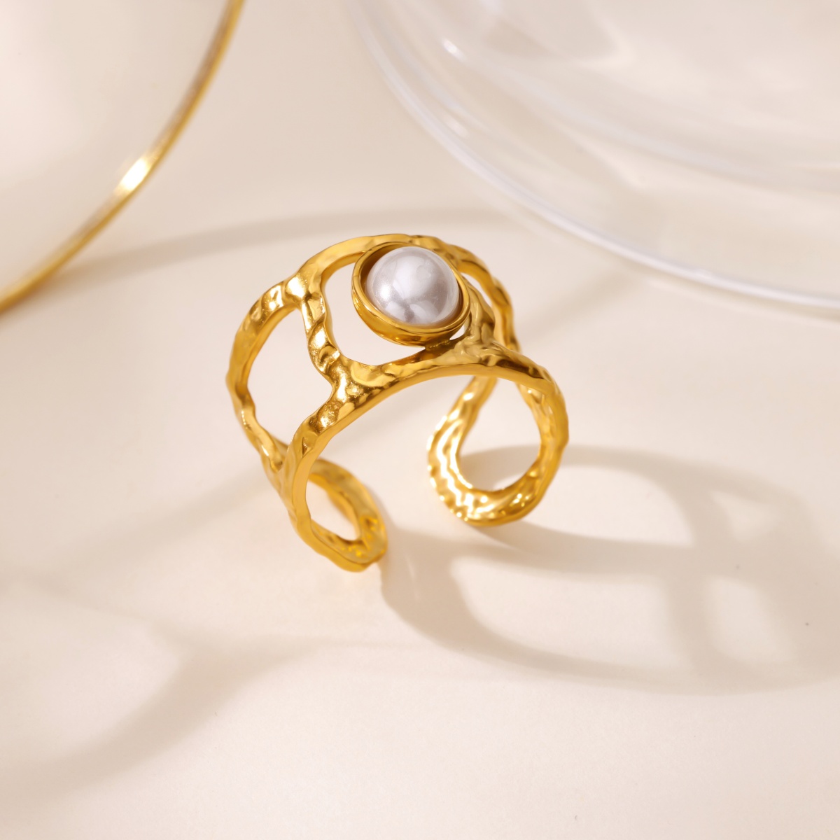 Inlaid Imitation Pearl Rings For Women Men Gold Plated Stainless Steel Hollow Geometric Ring Elegant Jewelry Couple s