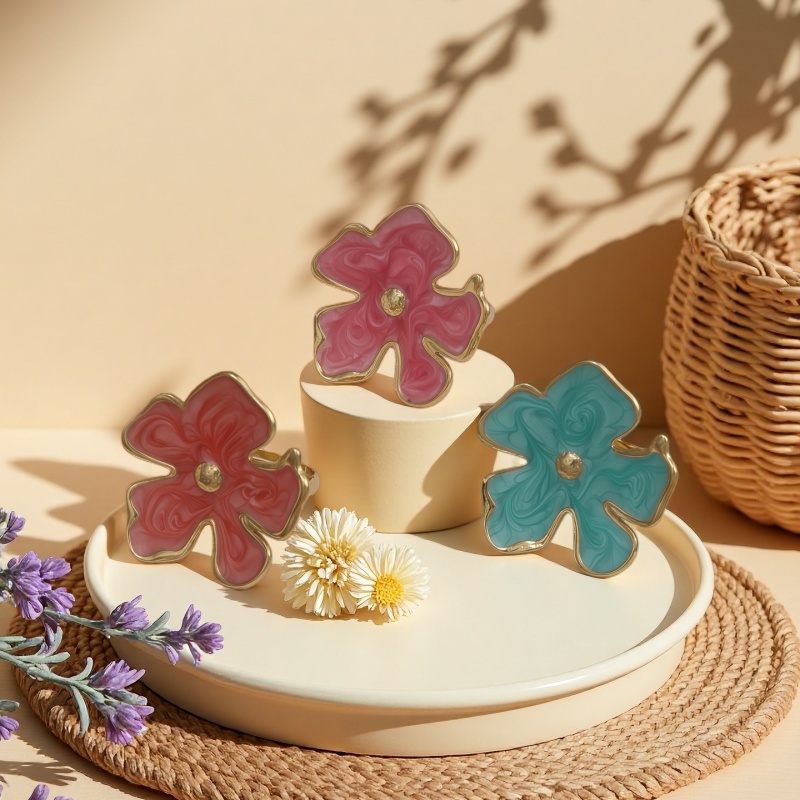 A fashionable oil drip five-leaf flower ring, a cute and sweet metallic stainless steel purple, blue and white party jewelry for