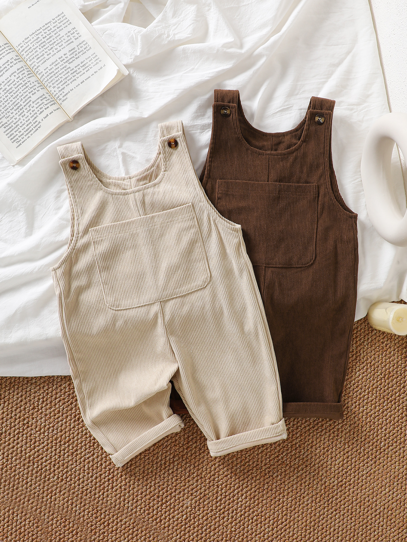 1 Piece Set of New Spring, Autumn, and Winter Thickened Casual Korean-Style Corduroy Overalls for Baby Boys and Girls, Suitable for Toddlers and Young Children
