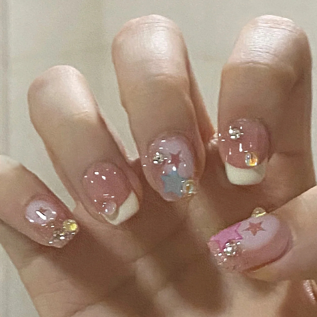 24pcs Short Ballet Fake Nails Sets Colorful Star Pattern Stick on Nail Art French False Nail Reusable Rhinestone Press on Nails