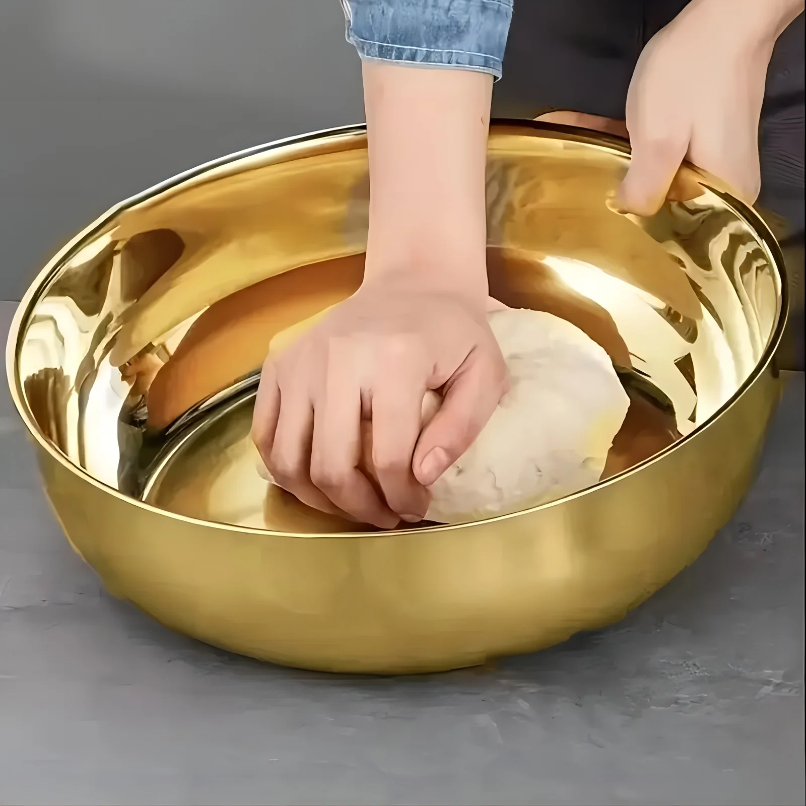 Stainless Steel Large Capacity Bowl, Suitable for Mixing Dough, Cleaning Vegetables, Stirring Salads, Easy To Clean