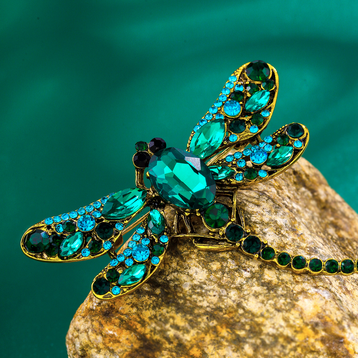 Elegant Vintage Dragonfly Brooches Exquisite Green & Red Crystal Insect Pins with Alloy Wings Delicate Floral Accessories