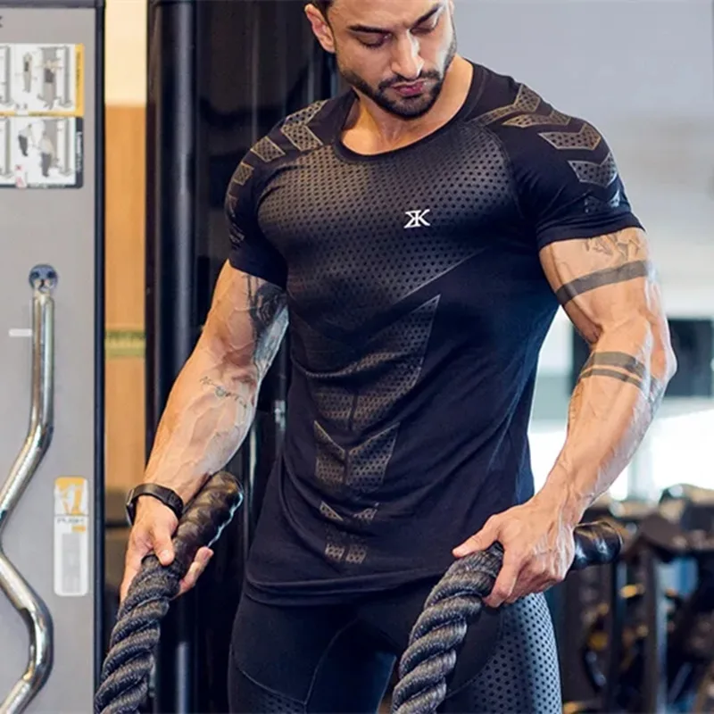 2026 Training Quick Dry Tight Short Sleeves Shirt Bodybuilding compress Fitness Tee Tops men Clothing Men Running Sports T-shirt
