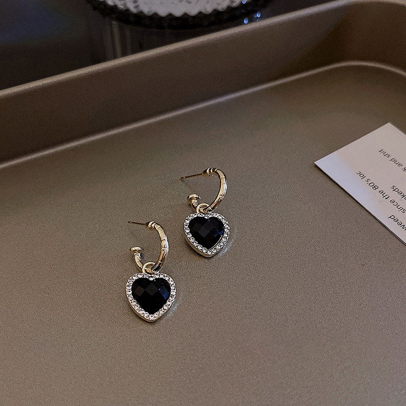 Inlaid Rhinestone Heart Earrings for Women Fashion Black Color Dangle Earrings Elegant and Vintage Jewelry Party Gift