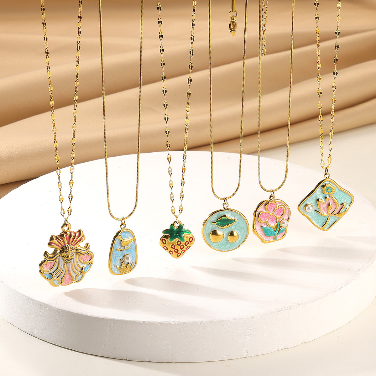 Gold Color Stainless Steel Oil Painting Style Pendant Necklace For Women Classic Flower Necklace Light Luxury Niche Jewelry