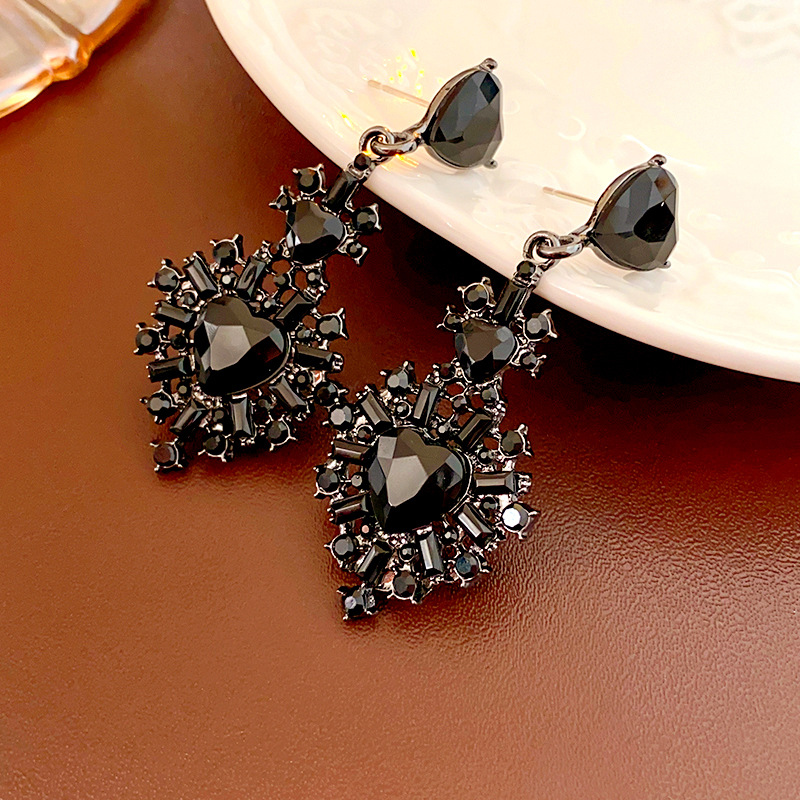 Rhinestone Black Heart Dangle Earrings for Women Vintage Personality Fashion Light Luxury New in Earring 2024 Trend Wholesale