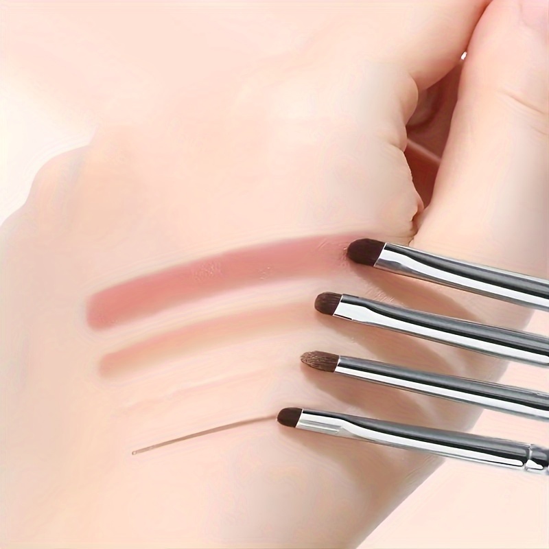 A set including 4 eyeshadow brushes-ultra-soft eyeliner brush, detailed eyeshadow product for dimpling eyes, and a portable item