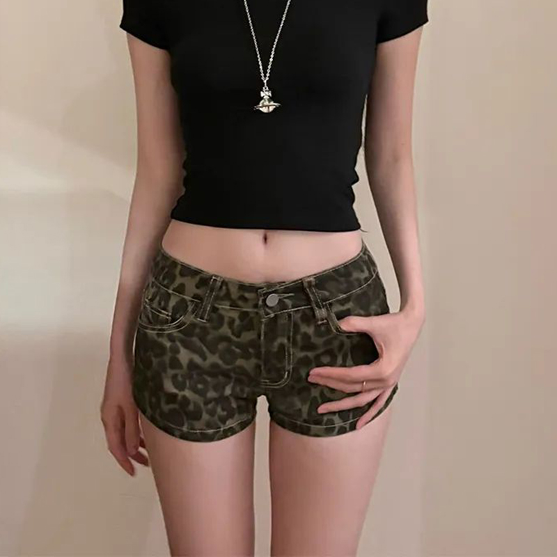 2026 Summer Woman Leopard Printed Thin Short Jeans Female Chic Retro A-Line Shorts Lady Casual Denim Hot Pants