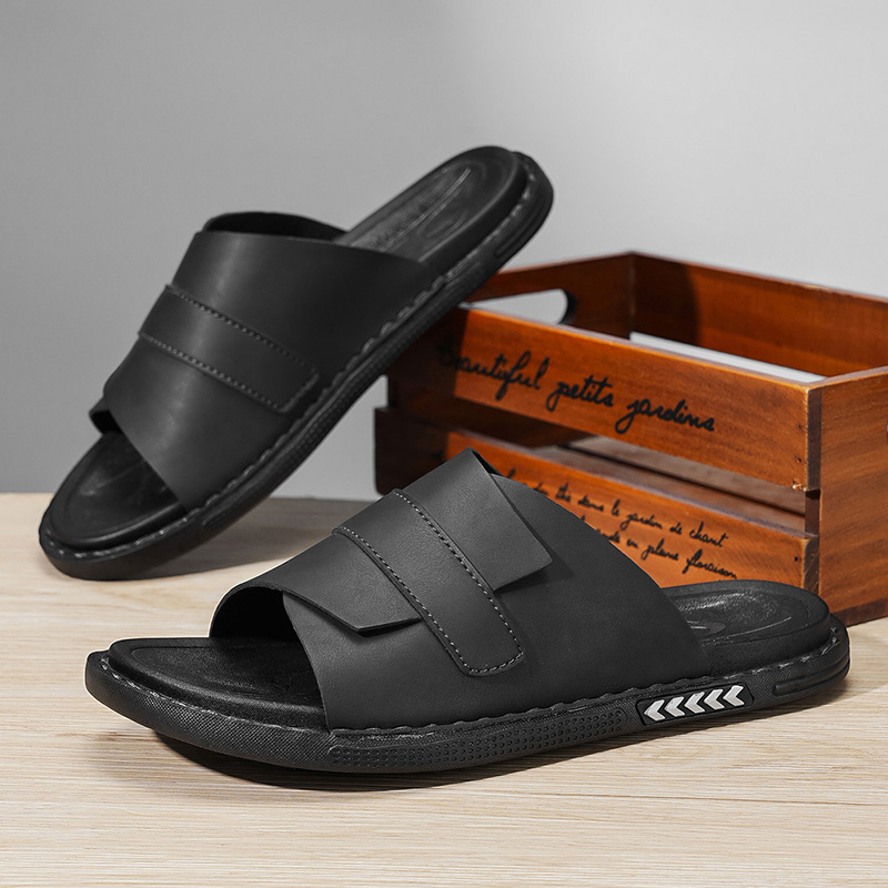 Handmade Leather Slippers for Men 2025 New Beach Summer Walking Shoes Slip on Light Male Flats Men Flip-flops Outdoor Half Drag