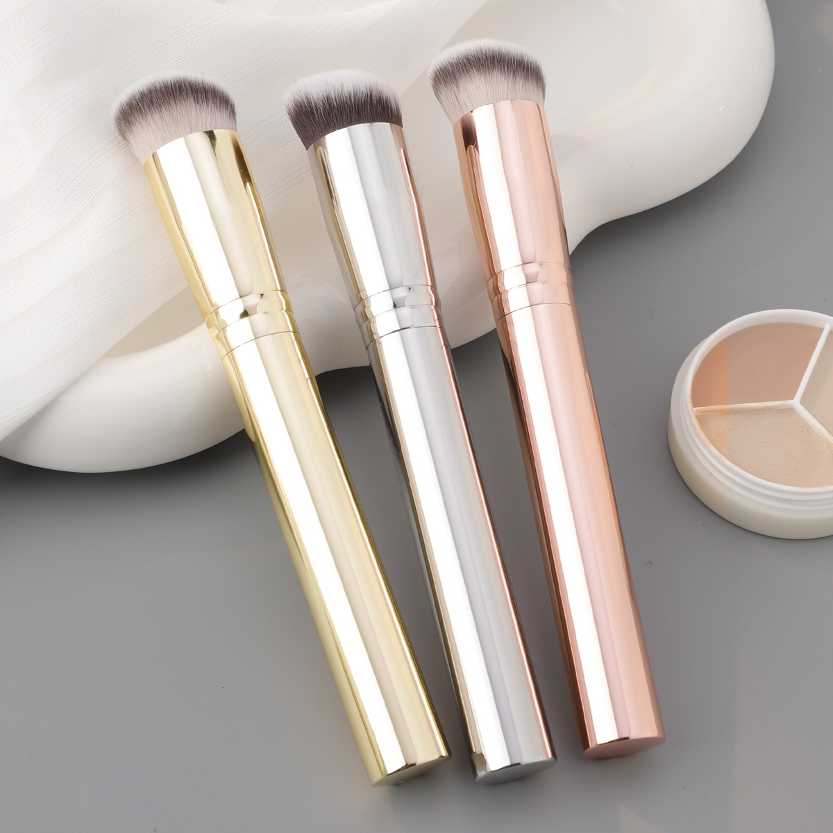 1pcs New Single Full Aluminium Tube Slant Head Concealer Brush Soft Bristles No Powder Lightweight No Trace 170 Makeup Brushes
