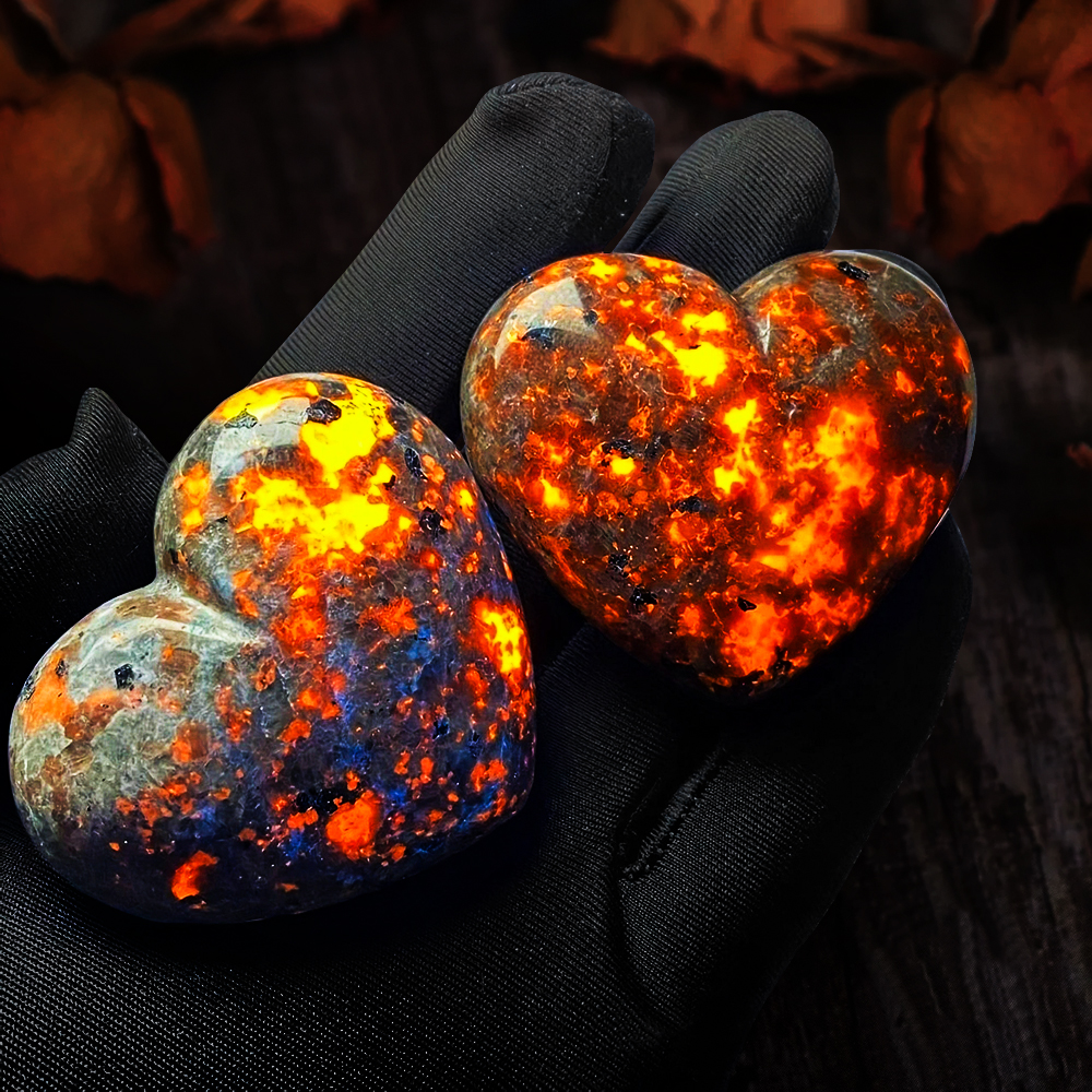 4/5CM Natural Crystal Flame Stone Charm Sorcery Crystal Heart Spirit Sorcery Heart Love Powerful Chakra Energy