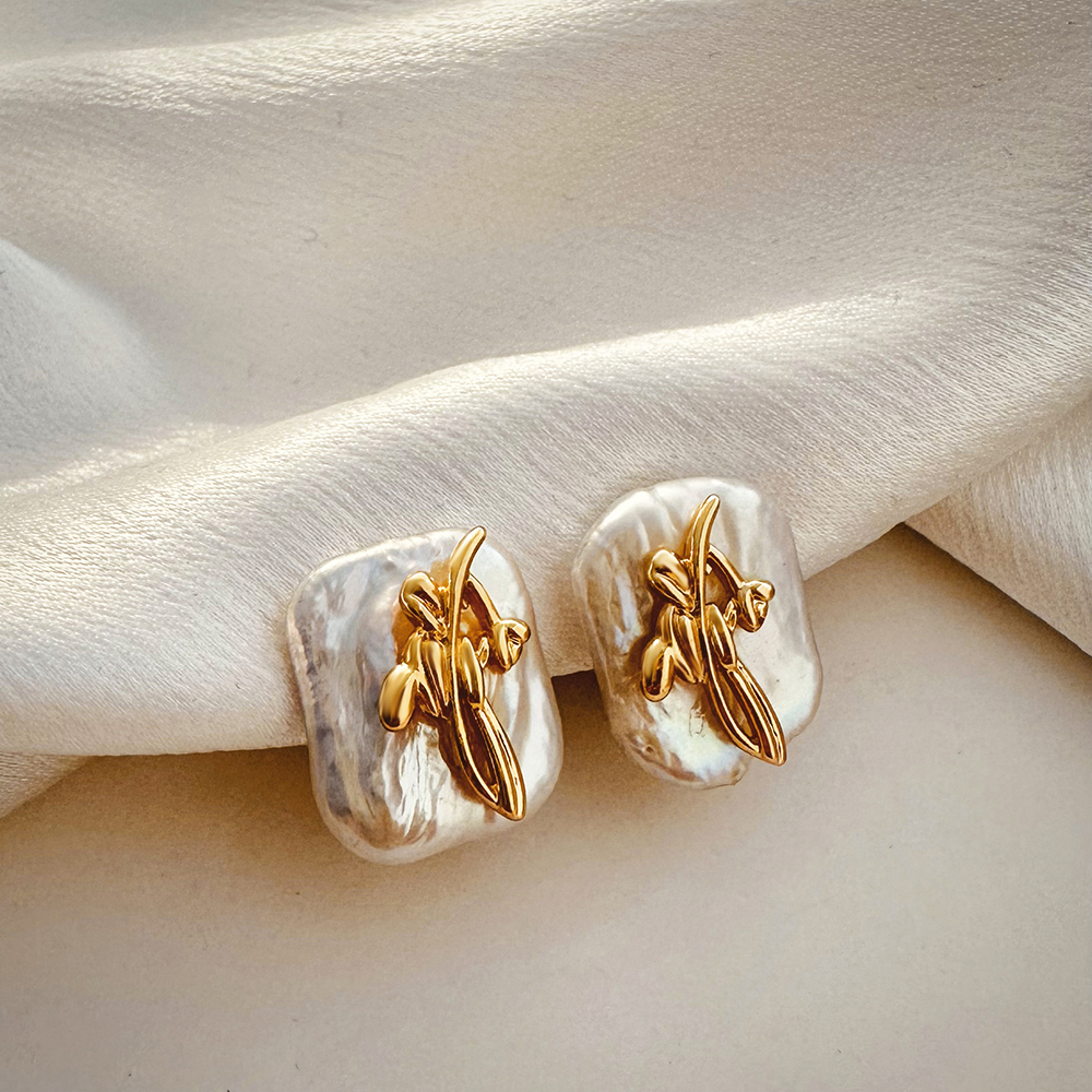 2024 New 18K True Gold Earrings Natural Baroque Pearl December Flower Feminine Style Luxurious Jewelry