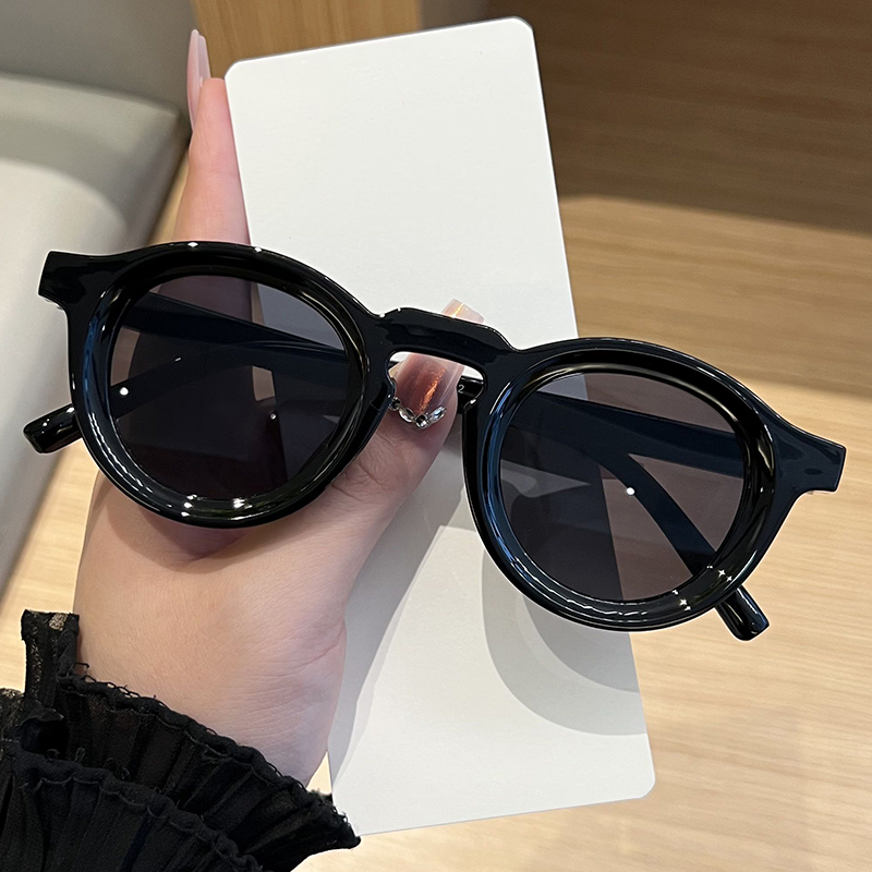Retro Simple Style Round Sunglasses Women Men Luxury Brand Design Rivet Decoration Sun Glasses Travel Casual Eyewear Unisex