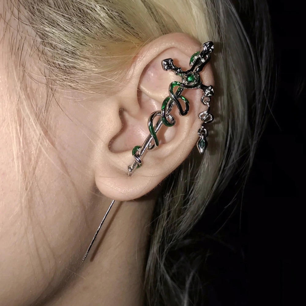 1PCS Black and White Iced Serpentine Piercing Ear Needle New Gothic Style Men's and Women's Jewelry Party Gift
