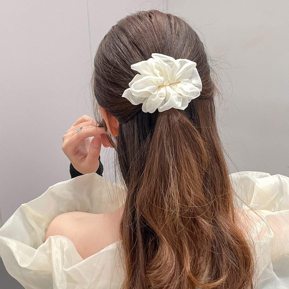 Elegant and Minimalist Chiffon Flower Hair Clip for Women with Four Seasons of Luxury, Minimalist Spring Clip, Versatile Style
