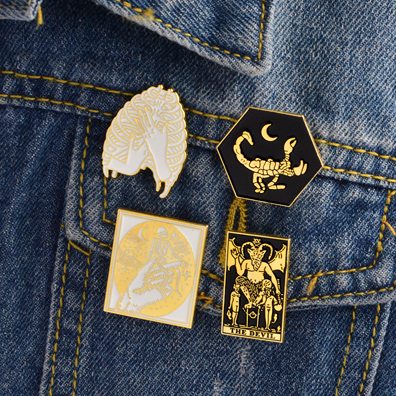 Punk Skull Heart Skeleton Enamel Brooch Black Gothic Halloween Pines Lapel Pin Badge Backpack Clothing Accessories Holiday