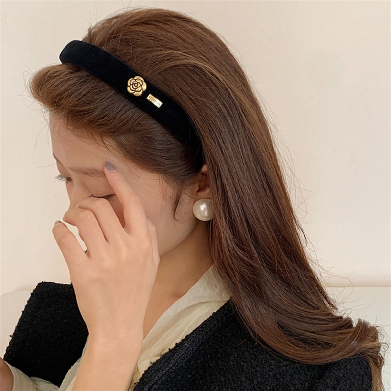 1PC Elegant Black Velvet Headband with Gold Rose Detail, Trendy Hair Accessory for Women, Perfect for Any Occasion