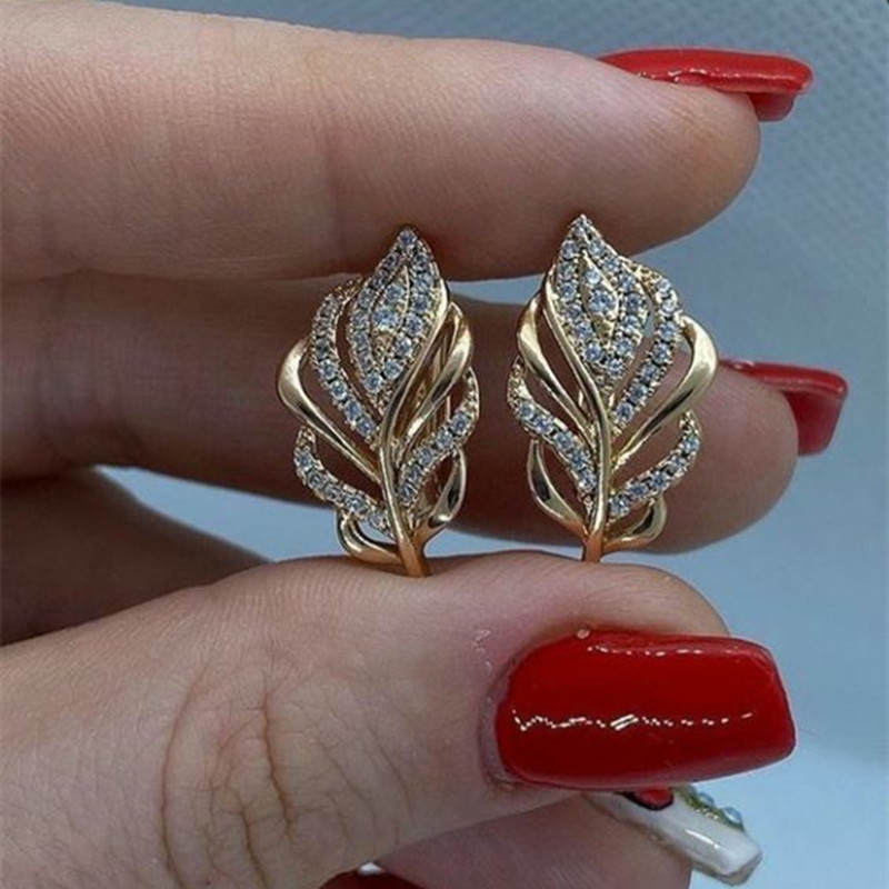 Huitan Crystal Long Hanging Earrings for Women Luxury Cubic Zircon Brilliant Bridal Wedding Earrings Temperament Female Jewelry