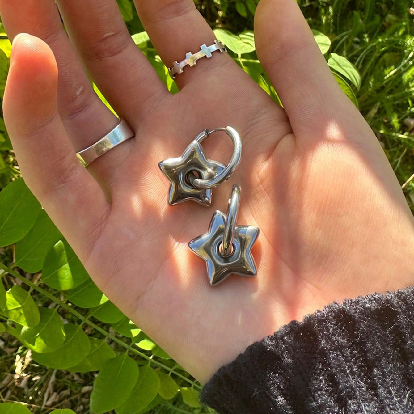 1 pair of y2k minimalist punk celebrity stainless steel star earrings