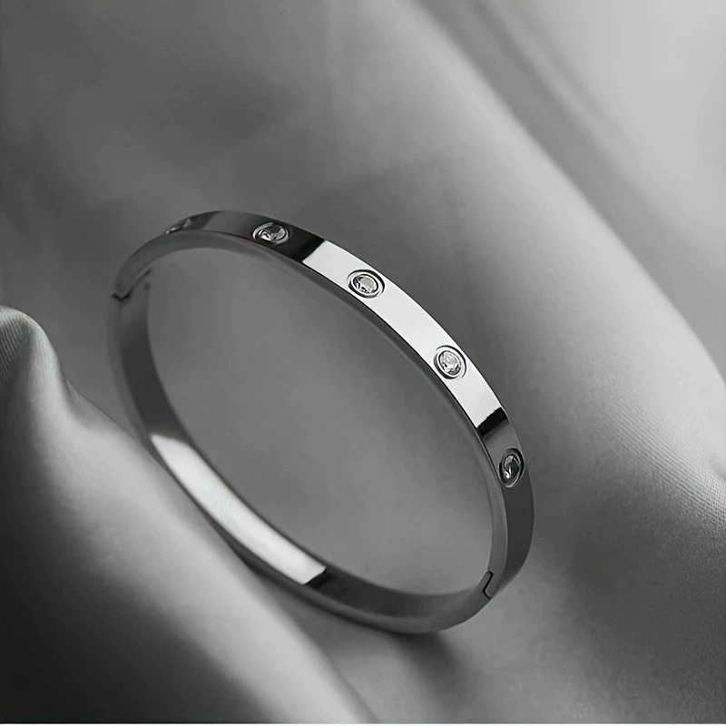 Elegant Silver-Plated Stainless Steel Bracelet with Diamond-Like Stone