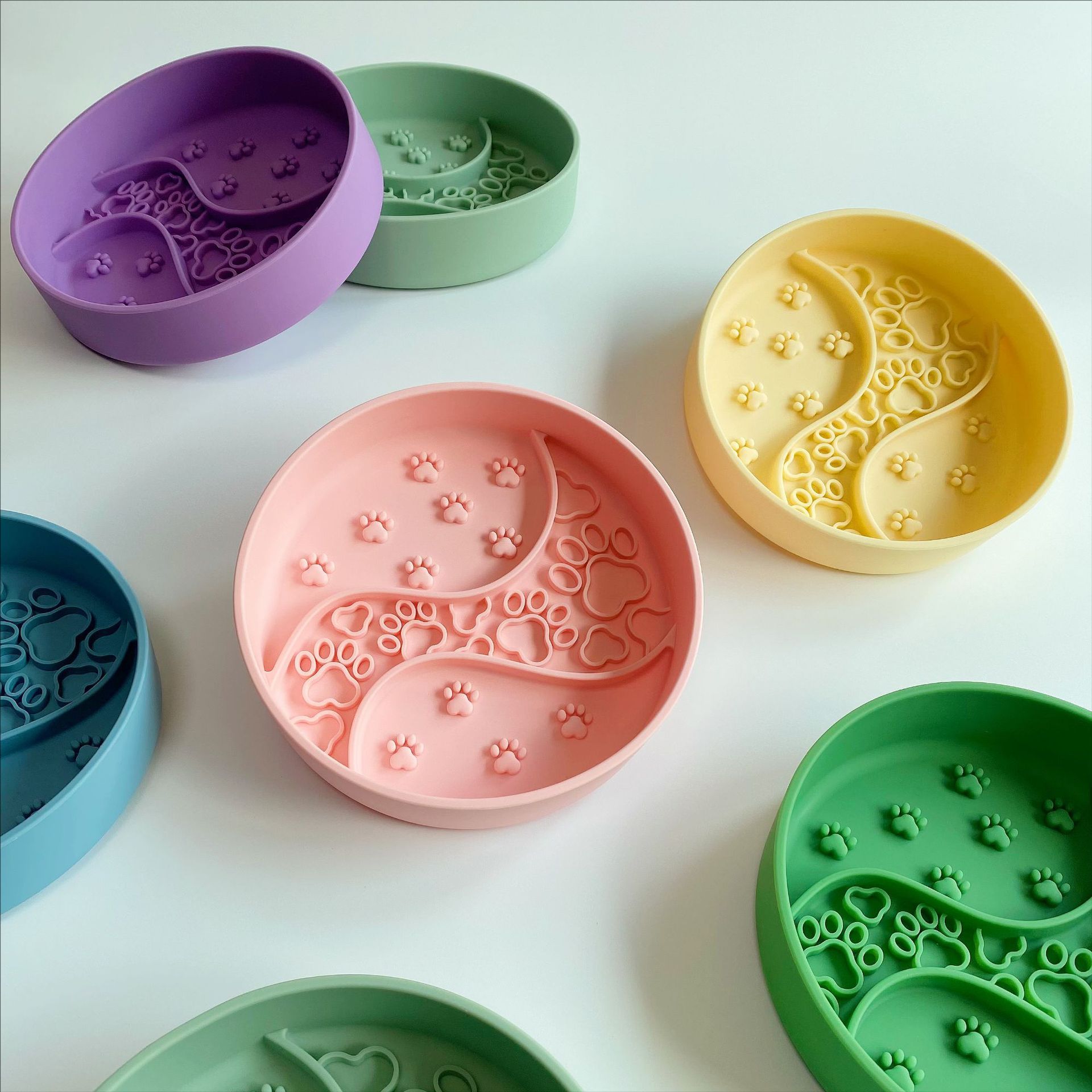 1pc Silicone Pet Slow Feeder Bowl, Helps Cats & Dogs Eat Properly, Anti-Spill Anti-Choke Divided Dish With Suction Cup Lick Mat