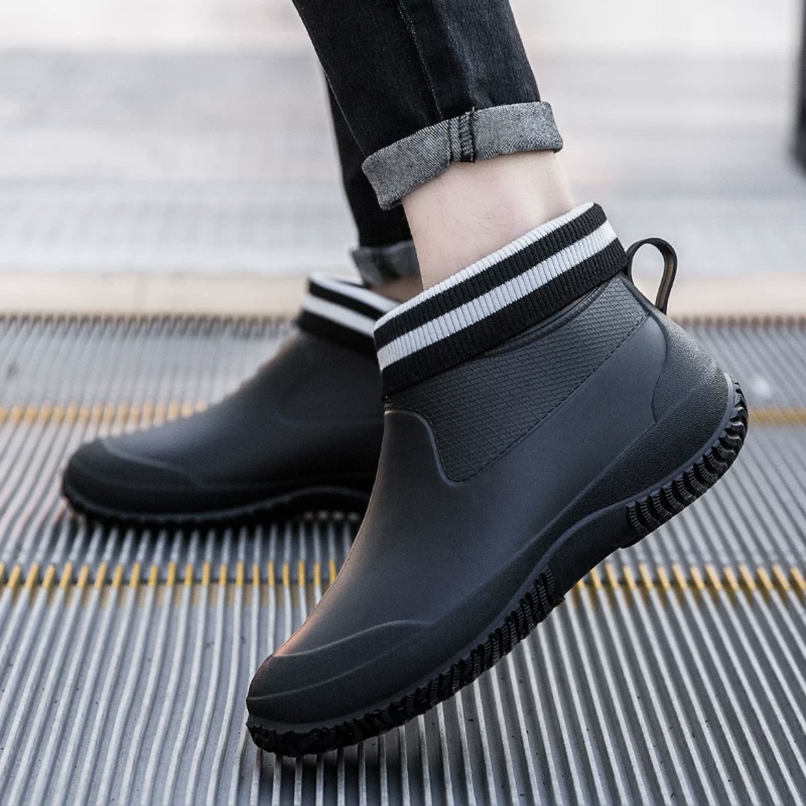 Men And Women' Rain Boots Ankle Water Shoes Non-slip Waterproof Safety Work Shoes Warm Cotton Platform outer wear Couple Lovers