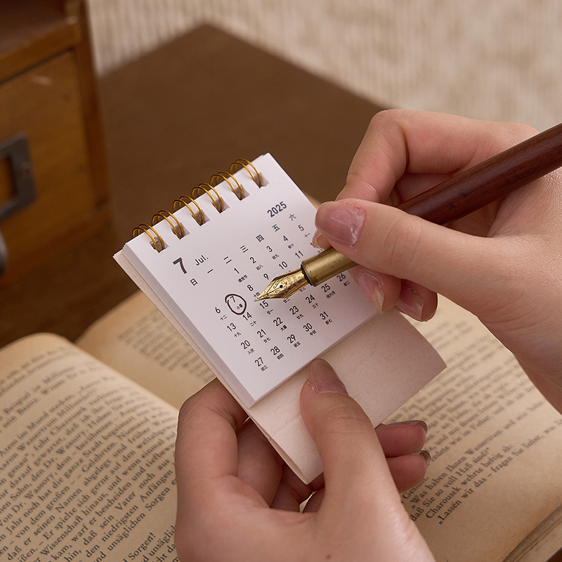 1PC 6.5*3*7cm 2025 2026 Mini Simple Calendar Creative Coil Calendar Planner Desktop Decoration Office Stationery Decoration