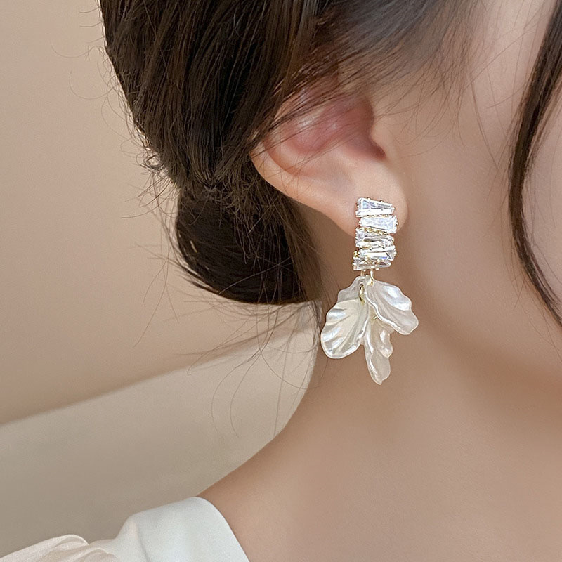 New Sale Fashion Imitation Shell Dangle Earrings White Crystal Zirconia Flower Bridal Earring Party Accessories For Women