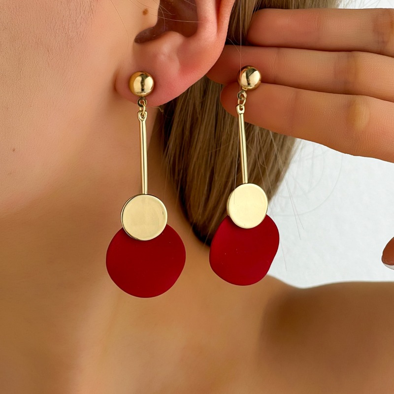 Fashionable Retro Irregular Geometric Gold Metal Earrings Long Hanging High-end Red Pendant for Ladies' Party Jewelry