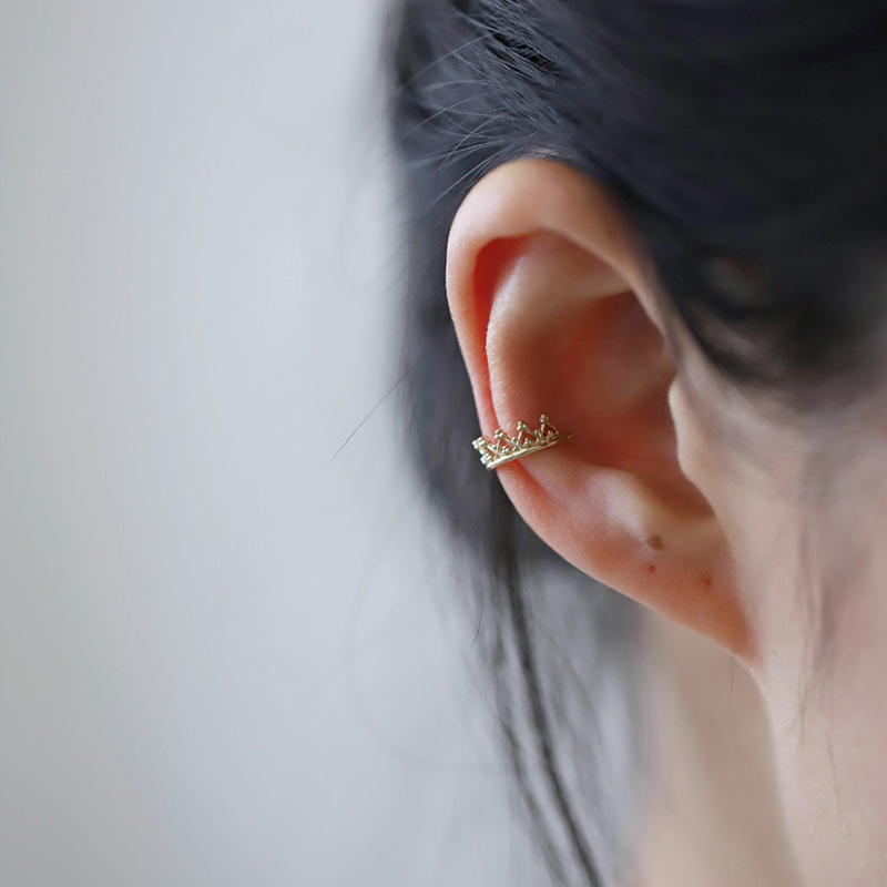 1Pair Punk Light Luxury Crown Ear Cuff Non-Piercing Crown Earrings For Women Girls Exquisite Versatile Earrings Birthday Gifts