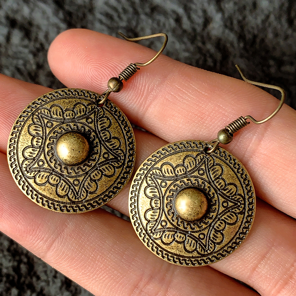 1 Pair of Creative New Antique Bronze Circle Earrings. Suitable for Women's Daily Decoration and Parties