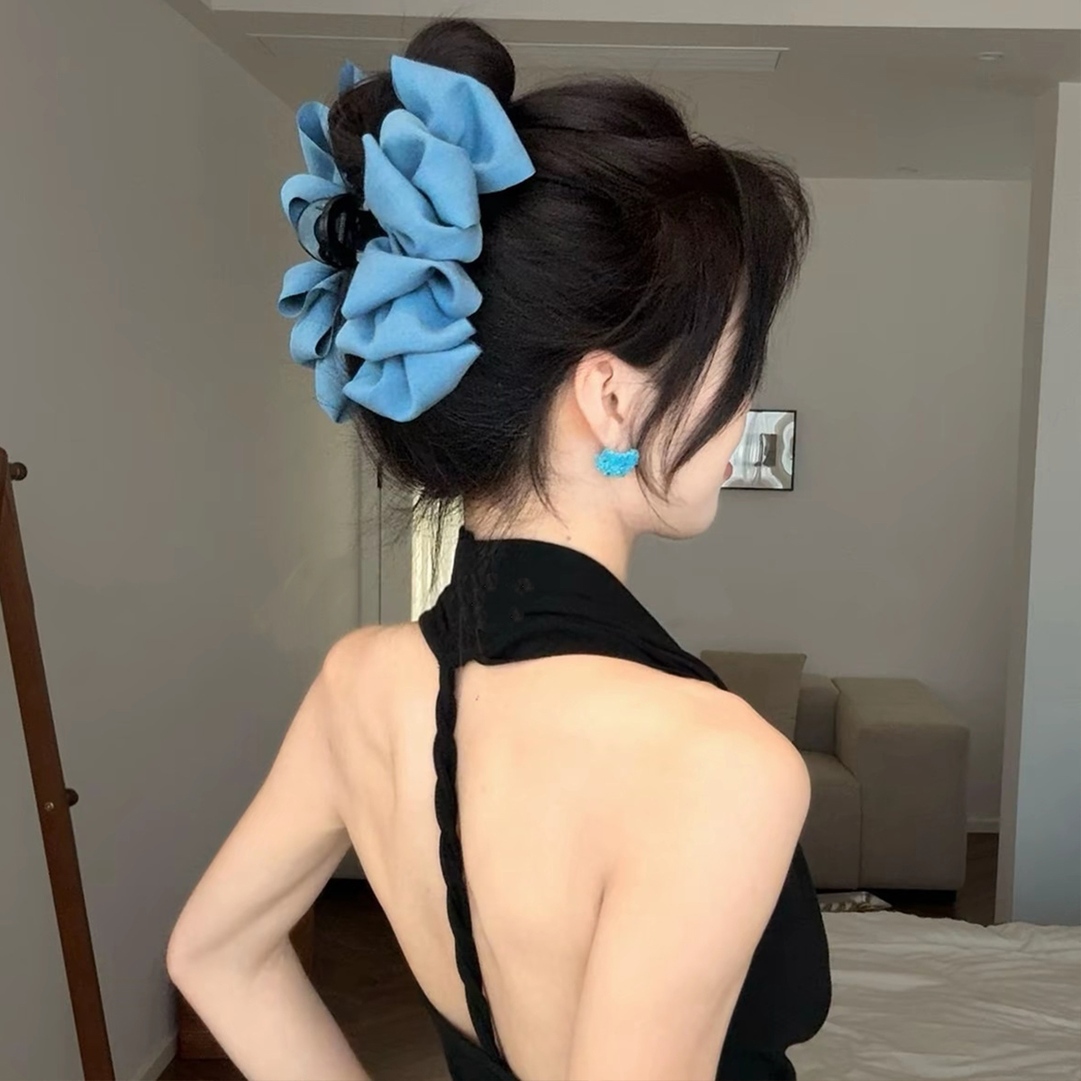 1pc denim blue grab clip, 2025 new pleated hair clip large back of the head coiled hair shark clip, suitable for thick hair