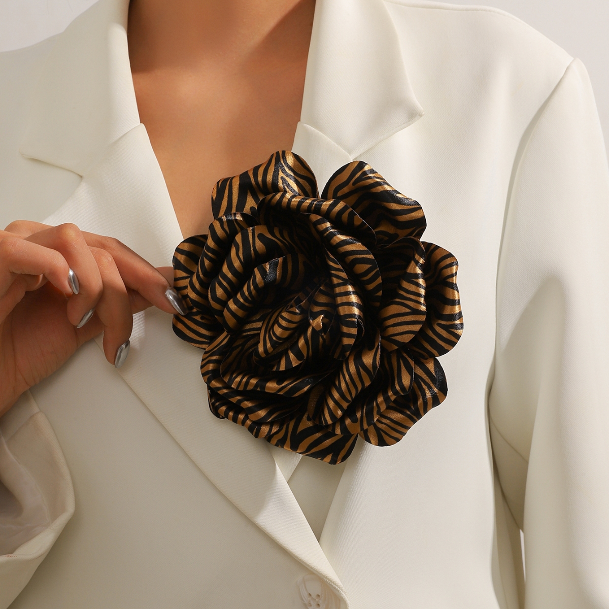 Fashion Leopard Print Big Flower Brooch Hair Clip 2-in-1 Satin Fabric Statement Accessory for Women Coat Dress Decoration