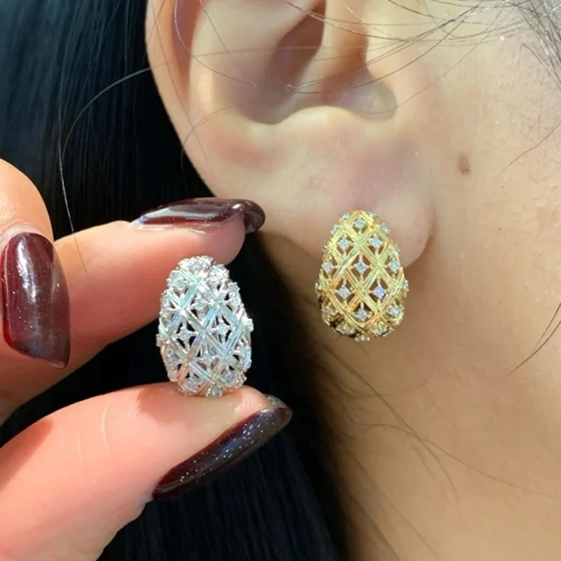 1 Pair of Fashionable and Exquisite Grid-shaped Hollowed-out Earrings, Sparkling Synthetic Zircon Inlaid Elegant Female Earrings
