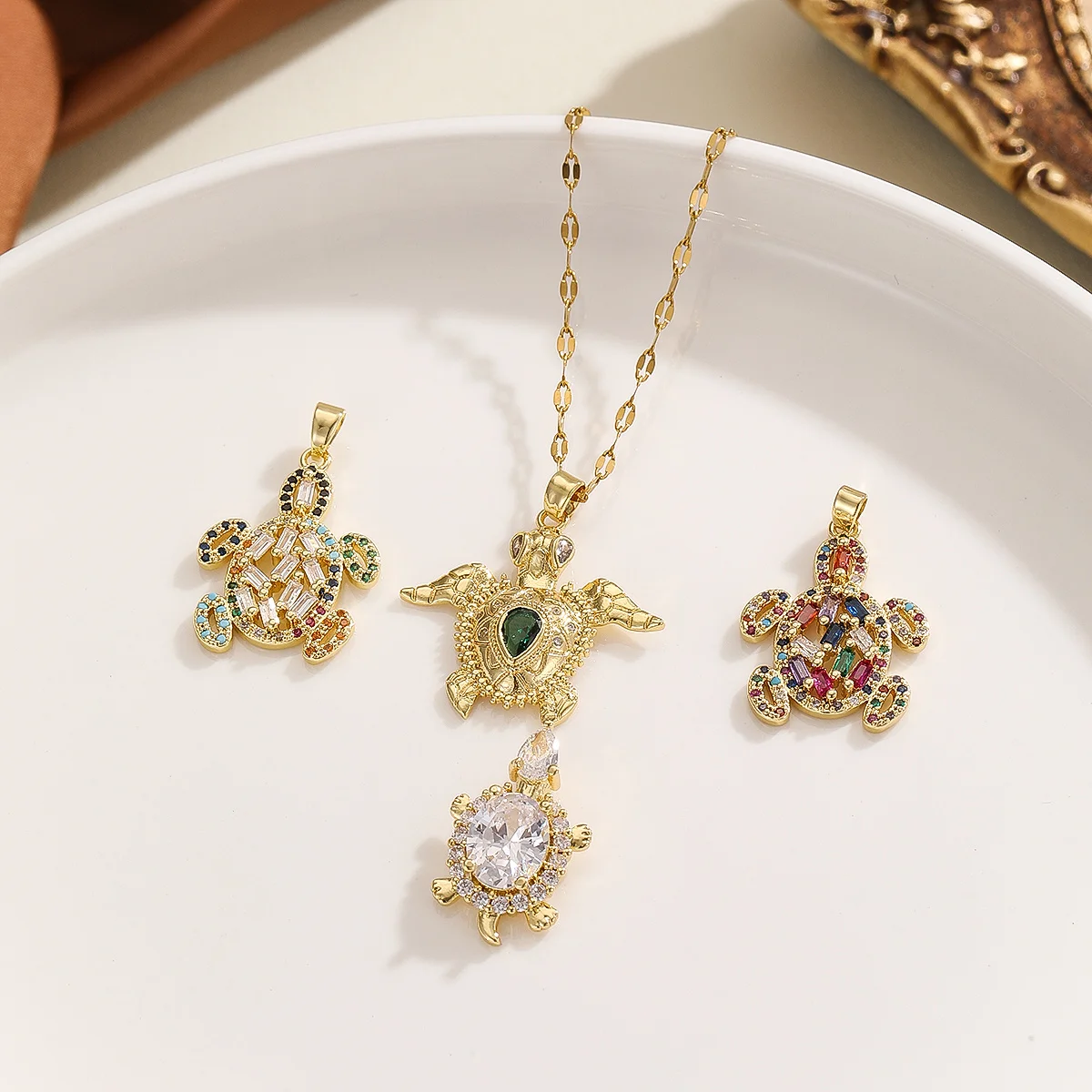 Popular Zircon-inlaid Marine Animal Series Turtle Pendant Necklace for Women, Stylish and Elegant Style, Stainless Steel Chain