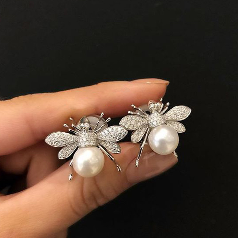 Fashion Simulated Pearl Bee Stud Earrings Female with Crystal Cubic Zirconia Cute Animal Earrings Daily Wear Women Jewelry