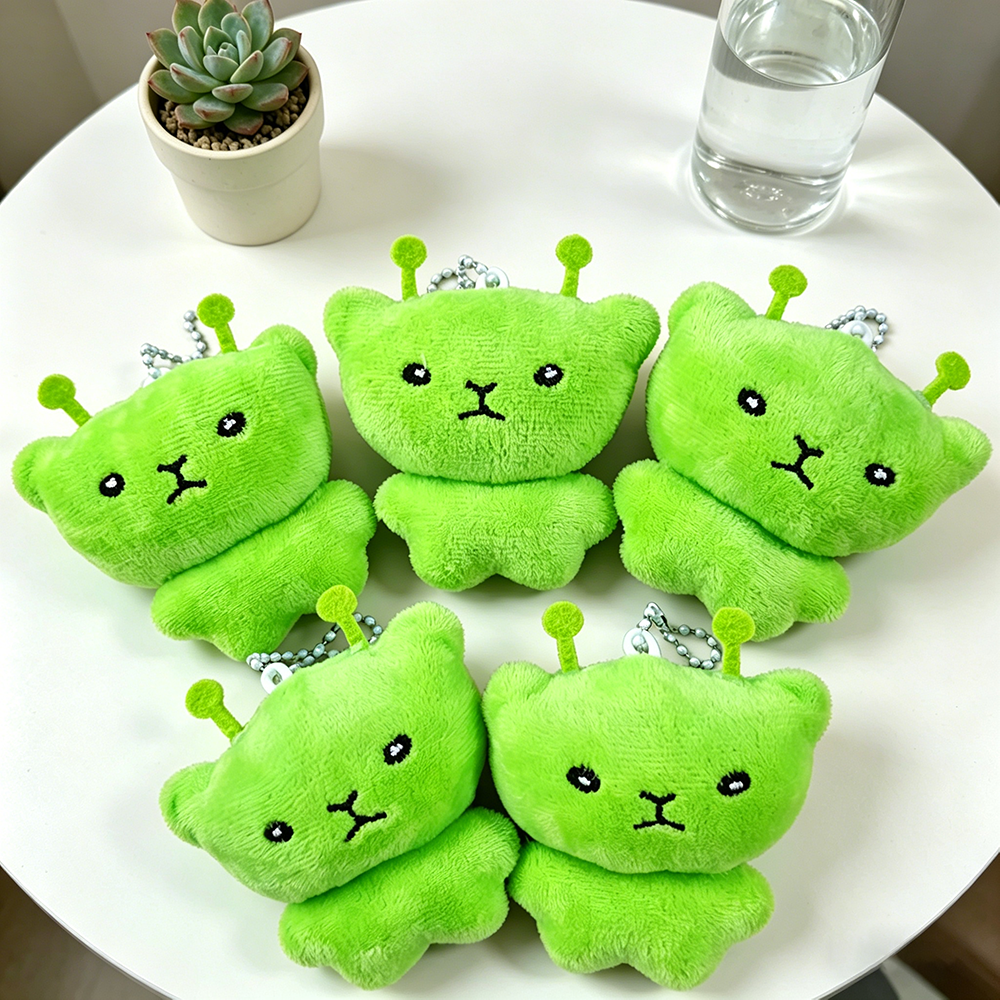 Mini Green Alien Cat Plush Keychains Furry Pendant for Couples Cute Cartoon Backpacks Ugly Cute Key Chain Decor kid