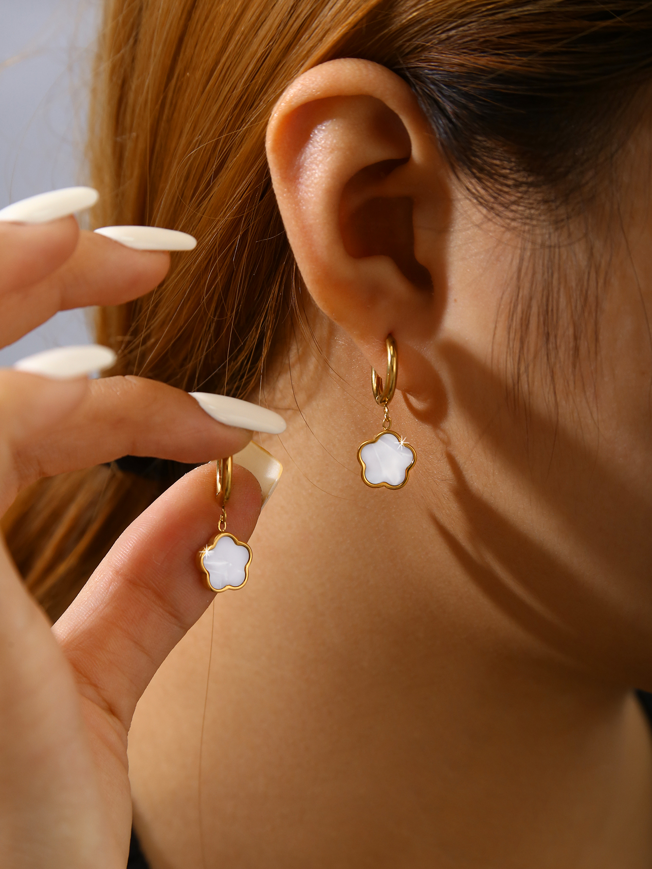 Korean-Style Sweet And Elegant, Delicate And Minimalist 18K Gold-Plated Stainless Steel Flower Pendant Earrings For Women