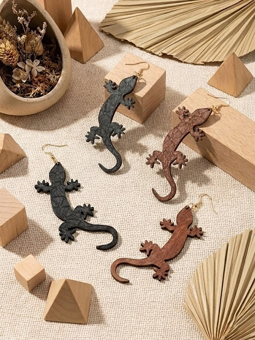 2 Pairs/Set, Unique Women's Earring Set, Creative Lizard Gecko Animal Carved Wooden Earrings, Personalized Exaggerated Pastoral Punk Style Earrings, Suitable for Daily Wear, Vacation, Gift-Giving, Holidays and Any Occasion